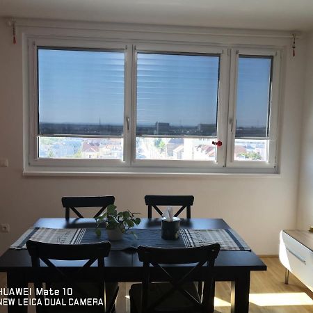 Modern Apartment Bei U Bahn Simmering Vienna Exterior photo