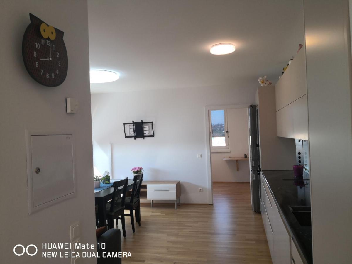 Modern Apartment Bei U Bahn Simmering Vienna Exterior photo